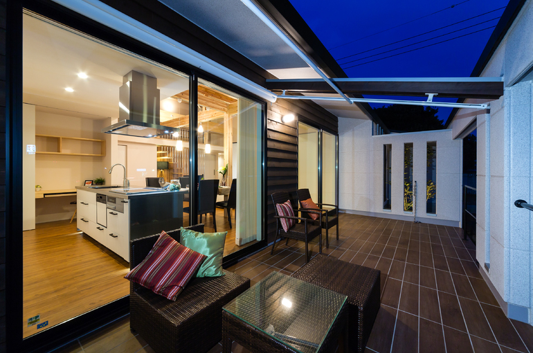 テラス 中庭で春を楽しむ 住楽工房 注文住宅 坂東市